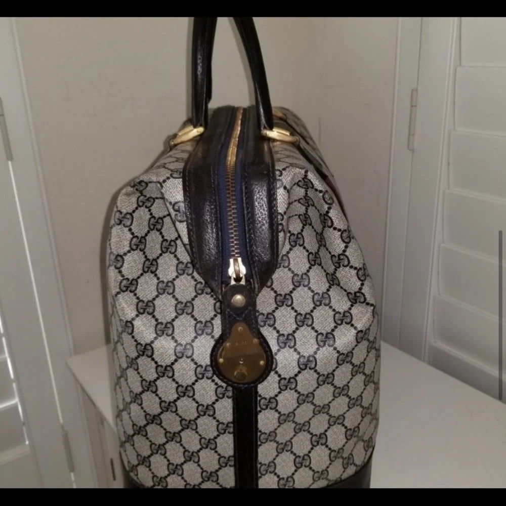 Gucci Hobo Bag in Black and Cream with Red Accents - Picture 7 of 11
